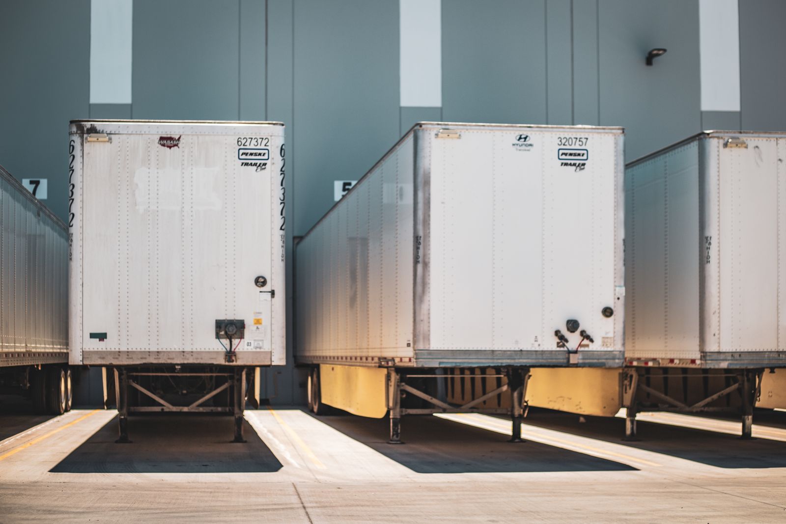 LTL Freight: 5 Ways Merchants Cut Heavy Shipping Costs