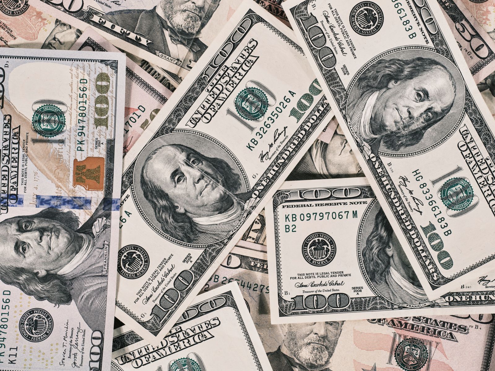 Median Net Worth Hits $215,900 in the Fed’s New Survey